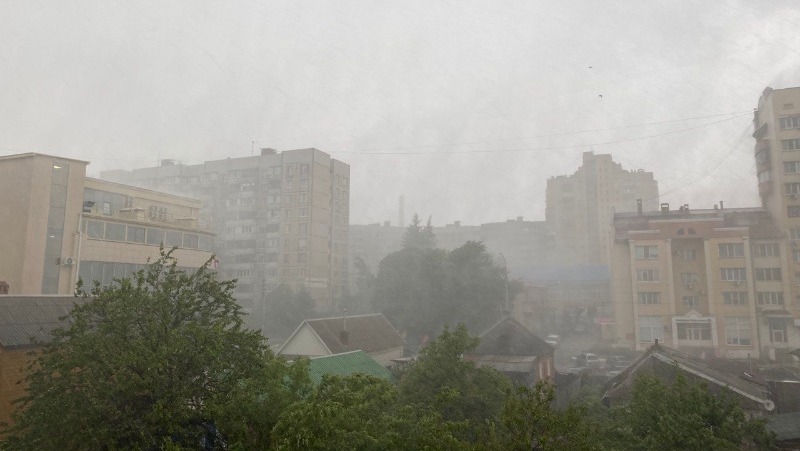 Белгородцев предупредили о дождях и грозах в пятницу 
