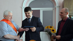 Ветеран труда посёлка Ивня получил звание Почётного гражданина района