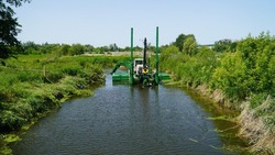 Земснаряд поможет очистить русло реки Ворскла в Белгородской области
