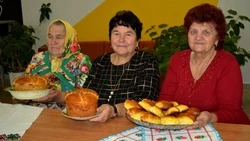 В них сила жизни льётся. Как сельские труженицы справляются с заботами