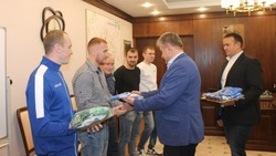 Игроки ивнянского клуба «Заря» получили новую форму 