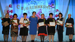 Ивнянские учителя получили награды в честь профессионального праздника