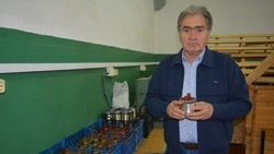 Волонтёры Ивнянской школы № 1 изготавливают источники тепла для военнослужащих