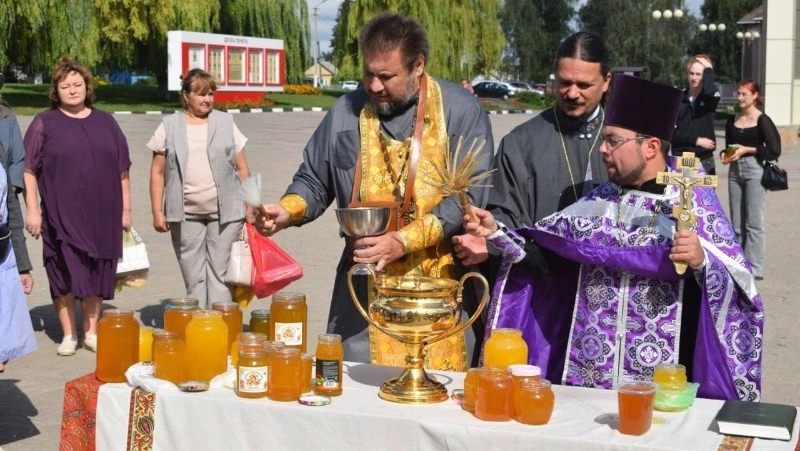 Медовая ярмарка прошла в Ивнянском районе