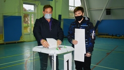 Юный ивнянец Александр Мошкин впервые проголосовал 18 сентября