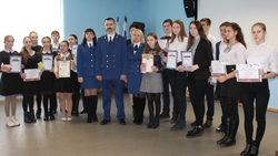 Творческий конкурс в Ивнянском районе выявил лучшие школьные эссе о прокуратуре