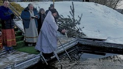 Молитвой и омовением. В ивнянских храмах прошли традиционные крещенские богослужения 