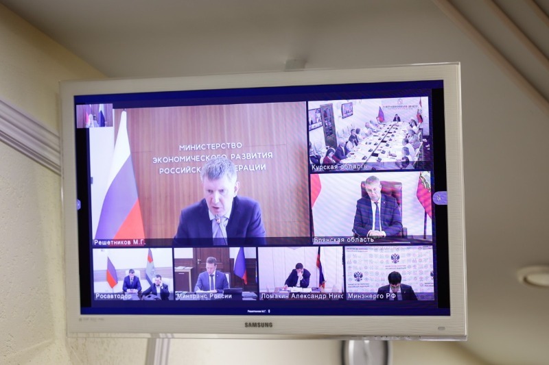 Вячеслав Гладков принял участие в очередном совещании с министром экономического развития РФ 