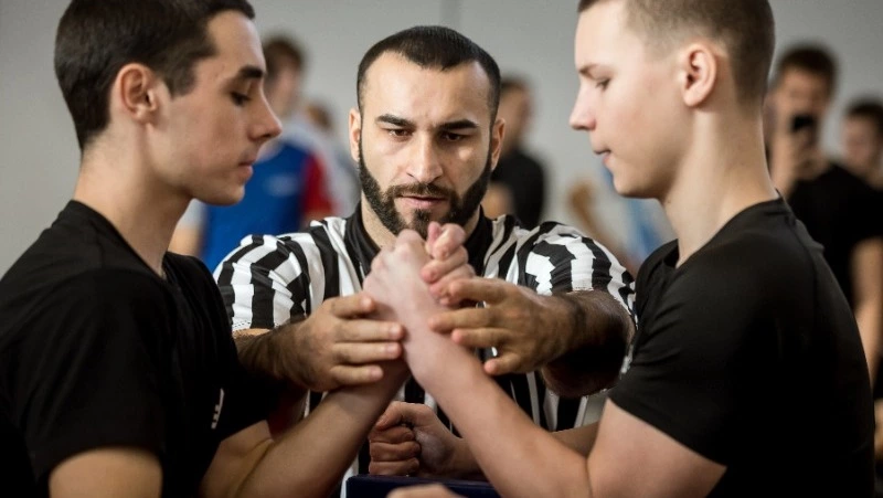 Чемпионат и первенство по армрестлингу прошло в Белгородской области