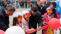 Жители Хомутцов получили подарок на день села