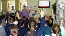 Работники детской библиотеки провели информационный час для школьников