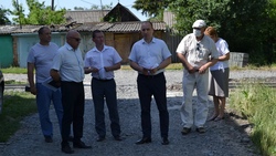 Алексей Калашников оценил ход работ по благоустройству дворовых территорий в районе