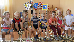 Воспитанники детсада «Колокольчик» Ивнянского района познали «Мир опасных предметов»