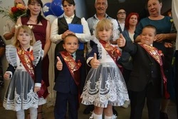 День открытий и встреч. В ивнянских школах прошли первые звонки нового учебного года