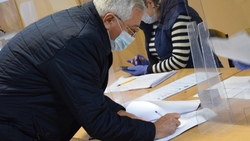 Председатель Муниципального совета Ивнянского района проголосовал на участке №619 в Ивне
