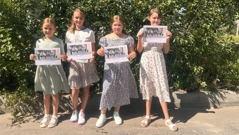 Подарок от детства. Ивнянские школьники организовали для жителей многоэтажек концерт