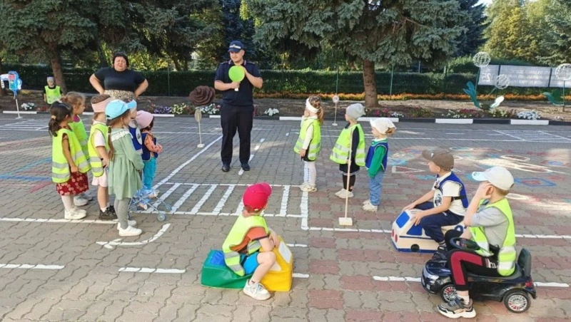 Сотрудники ГИБДД Ивнянского района провели тренинги по дорожной безопасности в детских садах 