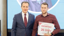 Вячеслав Гладков наградил лучших белгородских журналистов в День печати 