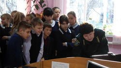Сотрудники Ивнянского лесничества организовали экскурсию для шестиклассников
