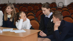 Ивнянские школьники приняли участие в игре «РосКвиз» ко Дню Конституции