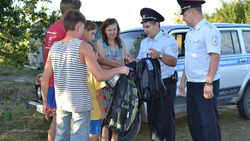 Полицейские подарили ивнянским школьникам рюкзаки и канцелярские принадлежности