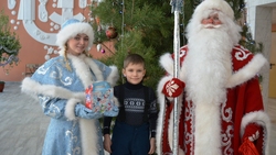 Дед Мороз и Снегурочка поздравили ивнянцев с наступающим Новым годом