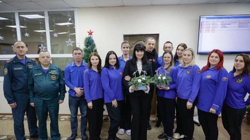 Вячеслав Гладков поздравил с Новым годом сотрудников единой дежурно-диспетчерской службы 1 января