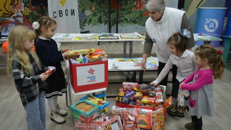 В Ивне наградили лучших художников-патриотов и подготовили новогодние подарки для отправки бойцам
