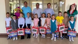 Ивнянские власти вручили подарки будущим первоклассникам 