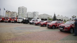 Вячеслав Гладков передал в эксплуатацию частям МЧС 11 новых пожарно-спасательных и служебных машин 