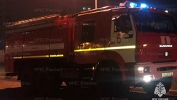 Огонь с горящего кафе в Старом Осколе перекинулся на киоск и магазин