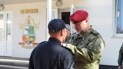 Вячеслав Пытков передал государственные награды белгородским росгвардейцам 