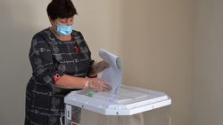 Председатель Общественной палаты района Наталья Польшина проголосовала на выборах