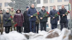 Вячеслав Гладков почтил память погибших мирных жителей на Камышитовом заводе 