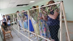   Мастерские по производству маскировочных сетей третий месяц работают в ивнянском селе Вознесеновка