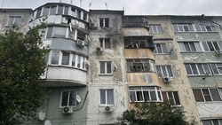 Двое взрослых и ребёнок пострадали при ударе дрона по МКД в Борисовке
