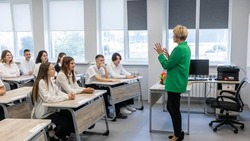 Вячеслав Гладков сообщил о сохранении зарплат учителей на уровне 1 января 2024 года