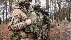 Вячеслав Гладков сообщил о выдаче 2 тыс. комплектов демисезонной формы бойцам самообороны